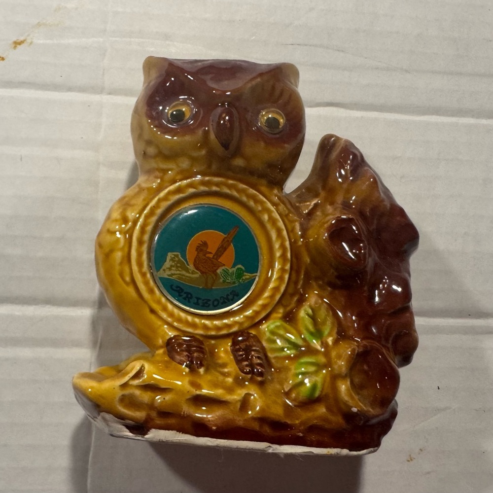 Vintage Brown Owl measuring spoon holder with Arizona Emblem